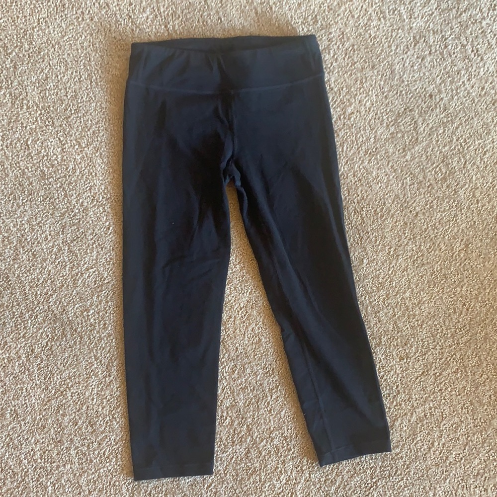athleta cropped black leggings!